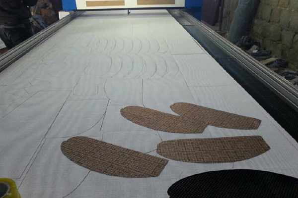 電腦激光裁床專業生產廠家—蘇州創軒激光科技 電腦激光裁床專業生產廠家—蘇州創軒激光科技