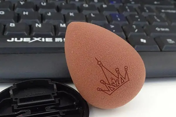 化妝品包裝上的激光鐳雕工藝 化妝品包裝上的激光鐳雕工藝