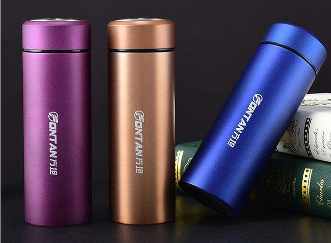 保溫杯里的溫暖：激光打標(biāo)不銹鋼保溫杯